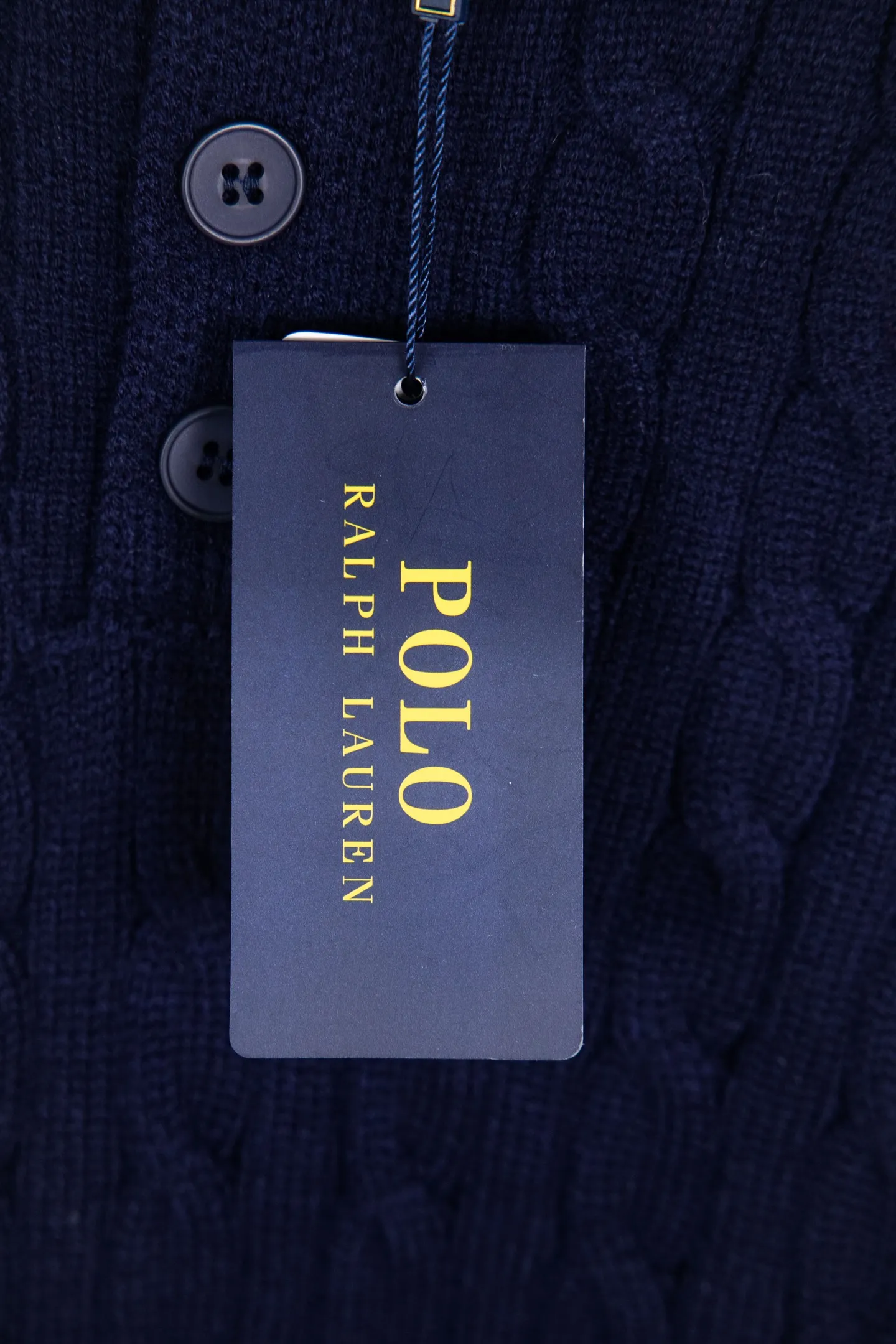 P240 Ralph Lauren 2025ss new twist sweater button cardigan. The fabric is made of imitation cashmere fabric. A full set of customized accessories. The highest version on the market. Color: Navy blue, black, white and gray. Size: S-XL.